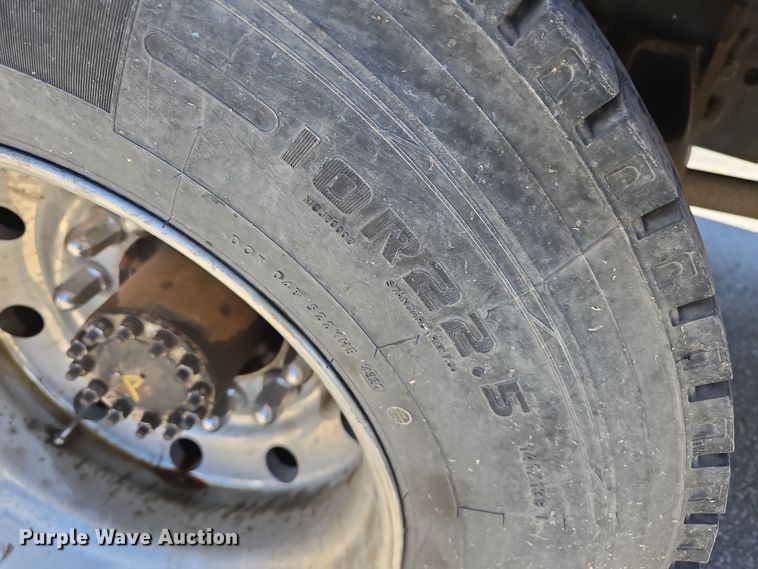 image for item DW3211 2007 Chevrolet C7500 delivery truck