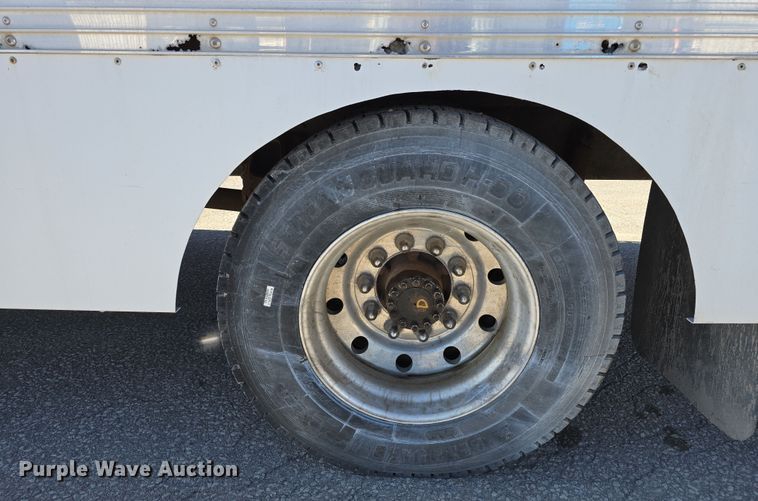 image for item DW3211 2007 Chevrolet C7500 delivery truck