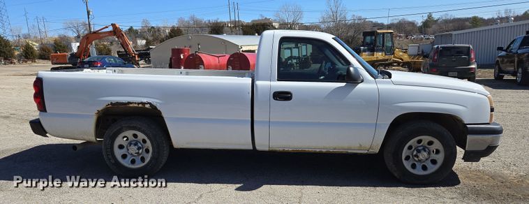 image for item DZ3985 2007 Chevrolet Silverado 1500 pickup truck