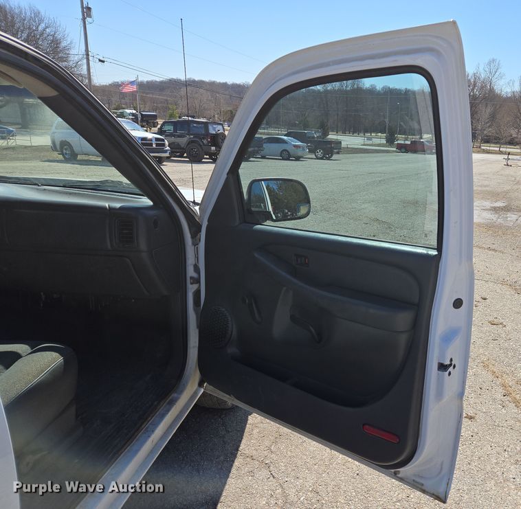 image for item DZ3985 2007 Chevrolet Silverado 1500 pickup truck