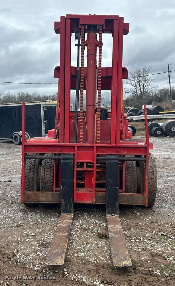 image for item EC3490 Clark CFY150B forklift