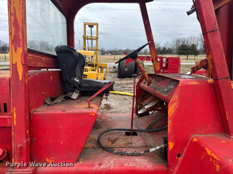 image for item EC3490 Clark CFY150B forklift