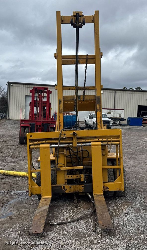 image for item EC3492 Clark forklift