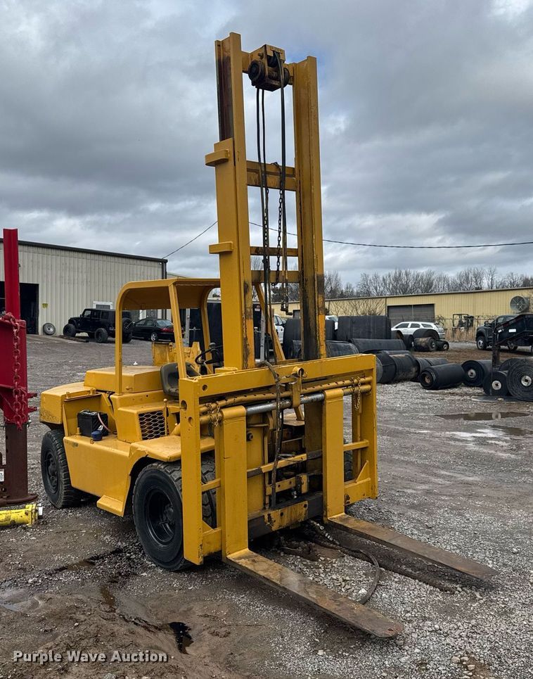 image for item EC3492 Clark forklift