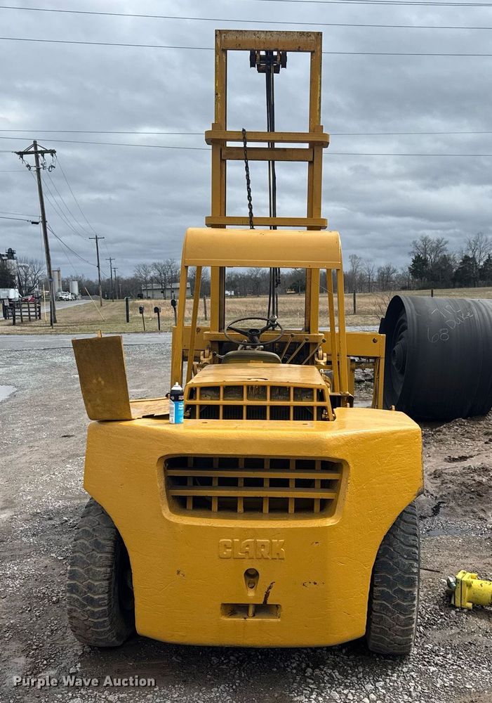 image for item EC3492 Clark forklift