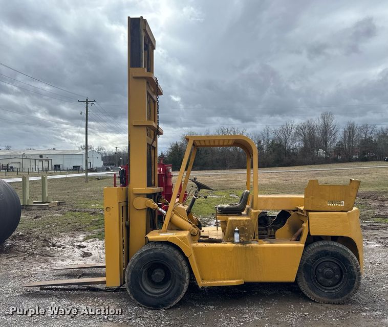 image for item EC3492 Clark forklift