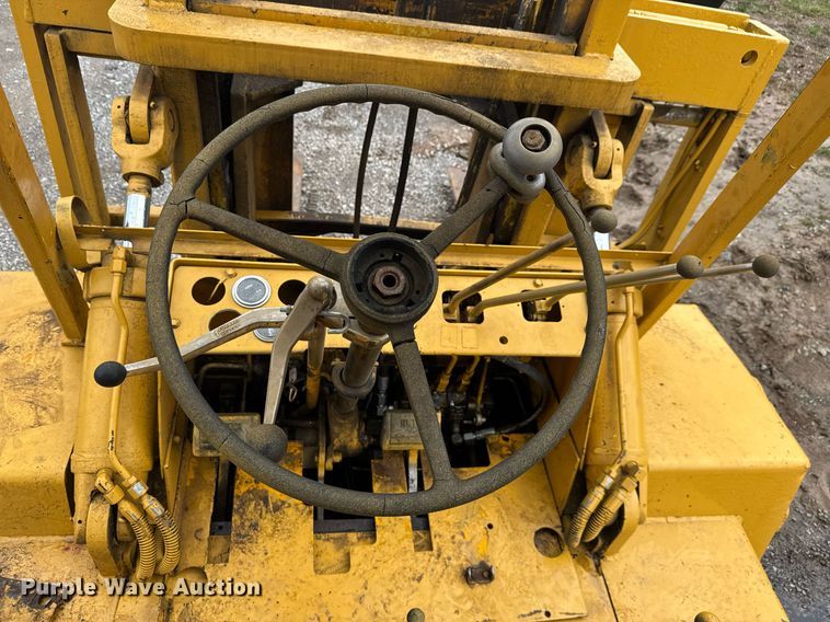 image for item EC3492 Clark forklift