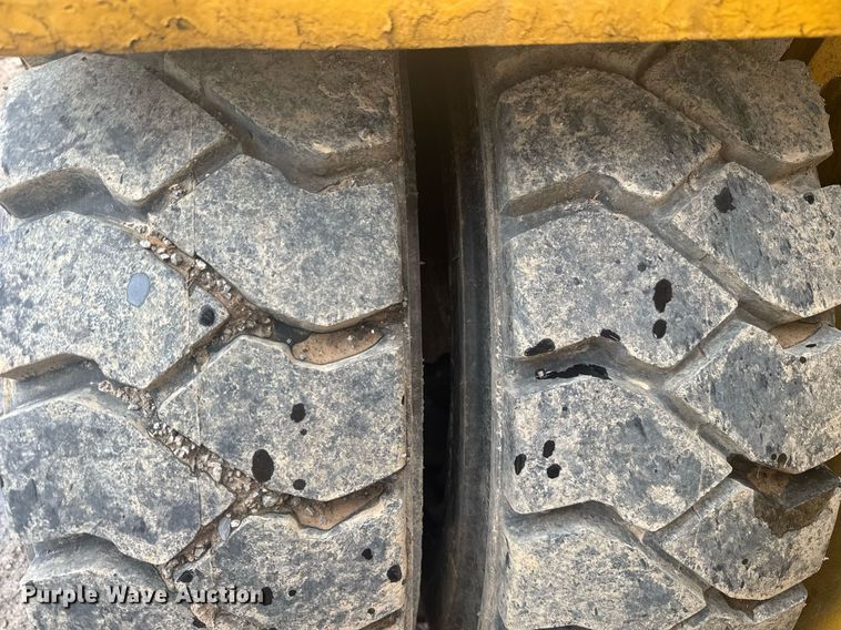 image for item EC3492 Clark forklift