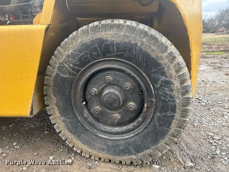 image for item EC3492 Clark forklift