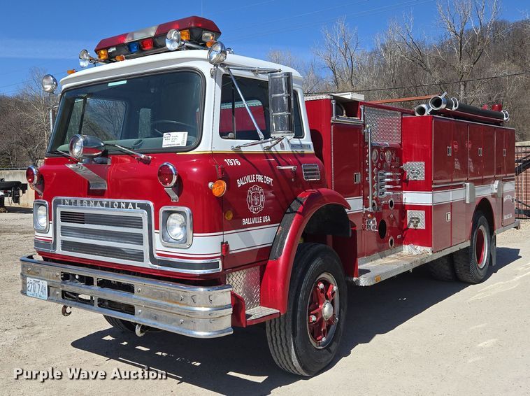 image for item ED3993 1976 International Cargostar 1950 pumper fire truck