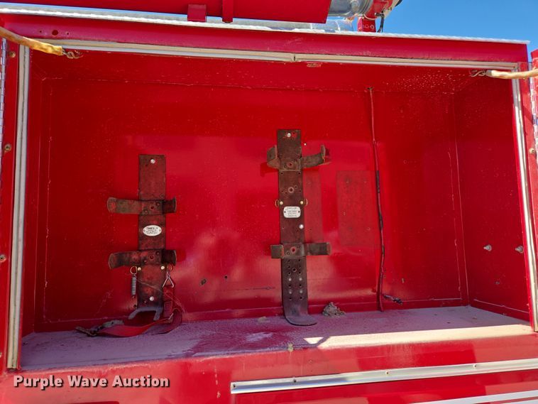 image for item ED3993 1976 International Cargostar 1950 pumper fire truck