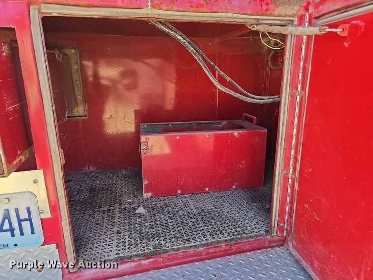 image for item ED3993 1976 International Cargostar 1950 pumper fire truck