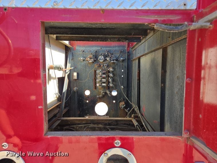 image for item ED3993 1976 International Cargostar 1950 pumper fire truck