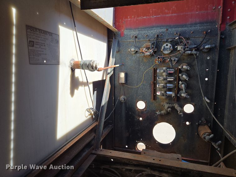 image for item ED3993 1976 International Cargostar 1950 pumper fire truck