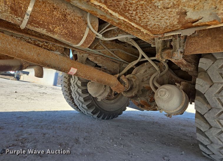 image for item ED3993 1976 International Cargostar 1950 pumper fire truck