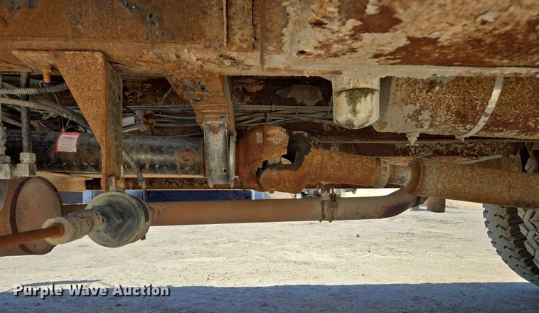 image for item ED3993 1976 International Cargostar 1950 pumper fire truck