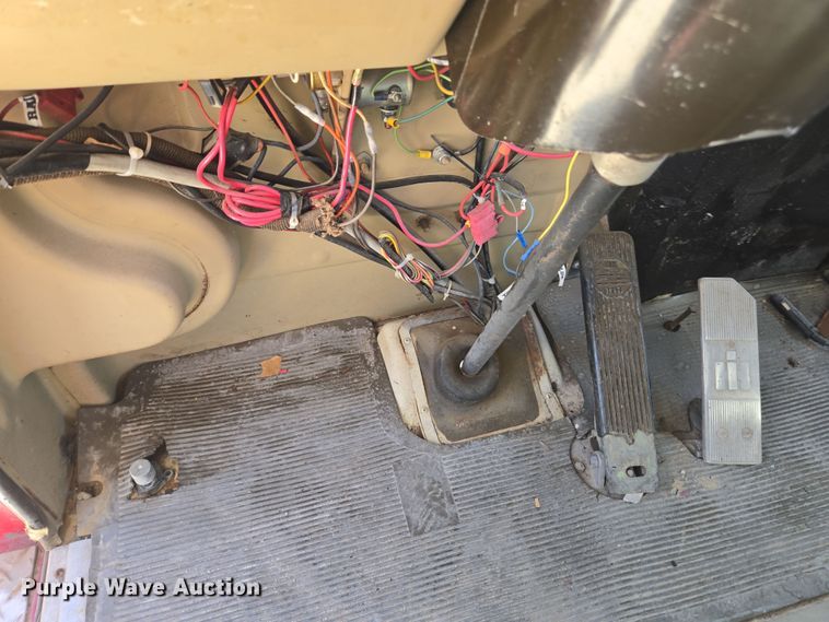 image for item ED3993 1976 International Cargostar 1950 pumper fire truck