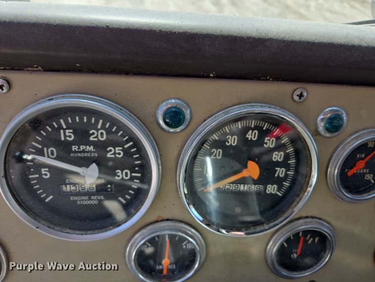 image for item ED3993 1976 International Cargostar 1950 pumper fire truck