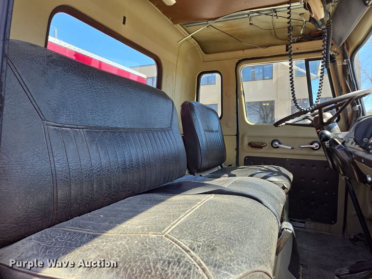 image for item ED3993 1976 International Cargostar 1950 pumper fire truck