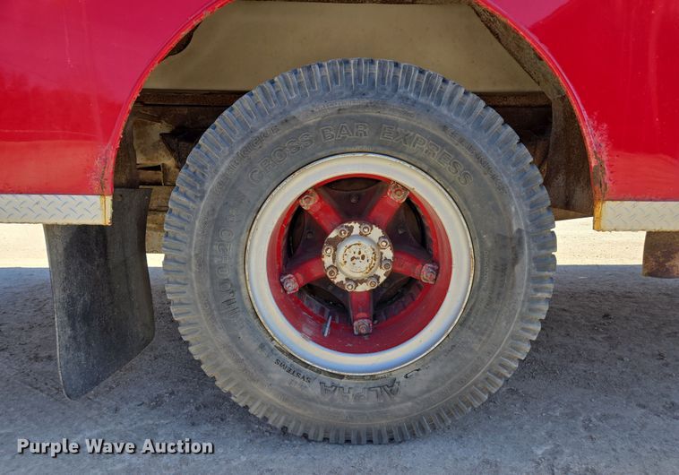 image for item ED3993 1976 International Cargostar 1950 pumper fire truck