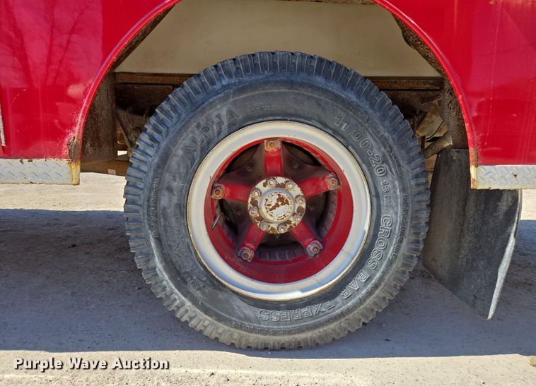 image for item ED3993 1976 International Cargostar 1950 pumper fire truck