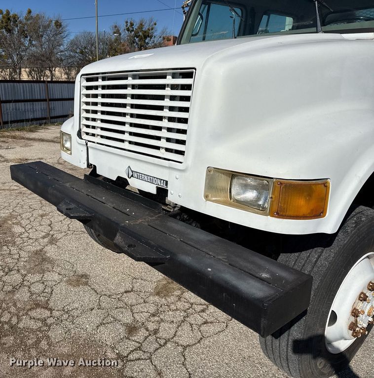image for item ED5506 1999 International 4300 Crew Cab flatbed truck
