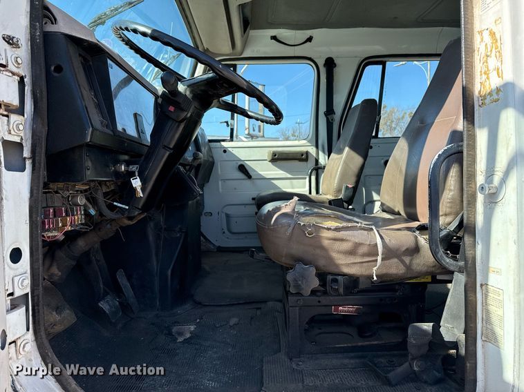 image for item ED5506 1999 International 4300 Crew Cab flatbed truck