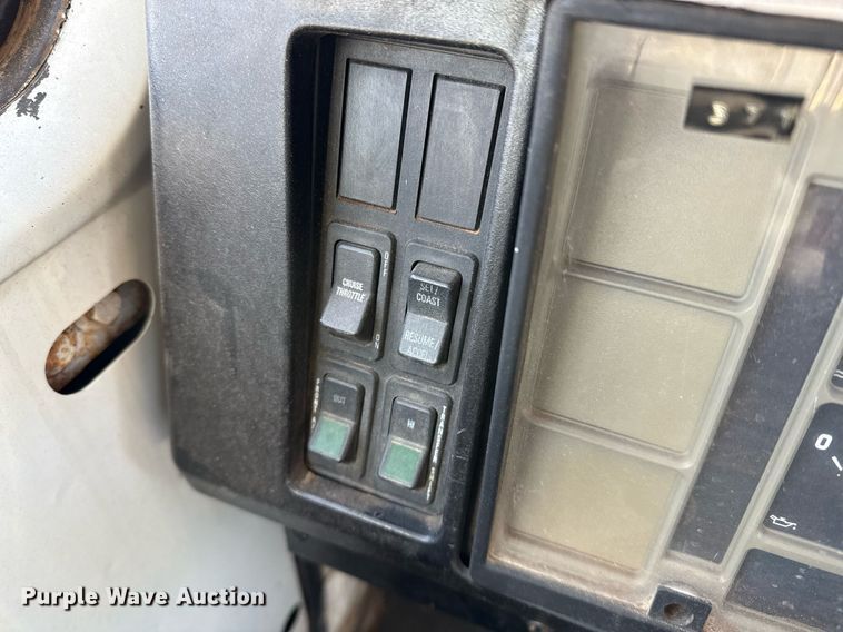 image for item ED5506 1999 International 4300 Crew Cab flatbed truck