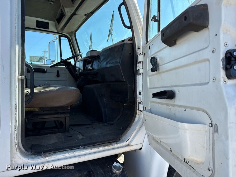 image for item ED5506 1999 International 4300 Crew Cab flatbed truck