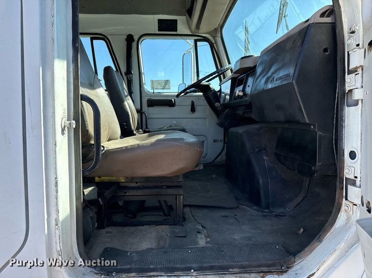 image for item ED5506 1999 International 4300 Crew Cab flatbed truck