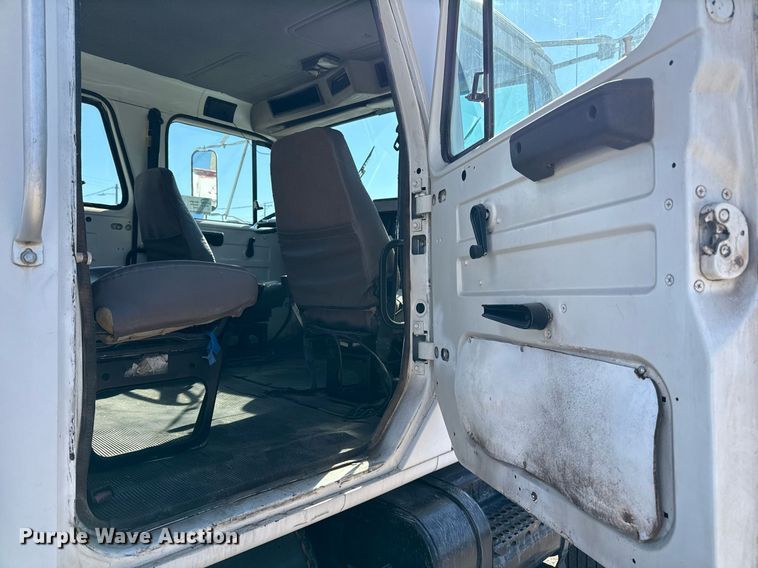 image for item ED5506 1999 International 4300 Crew Cab flatbed truck