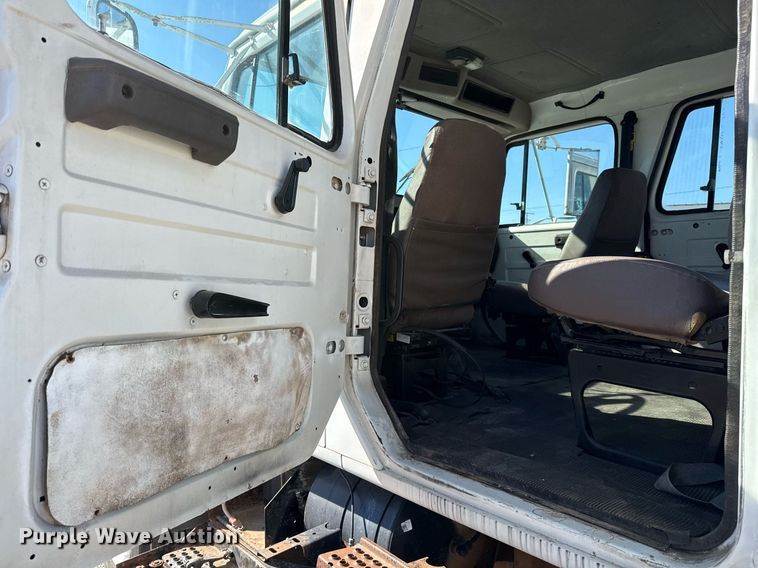 image for item ED5506 1999 International 4300 Crew Cab flatbed truck