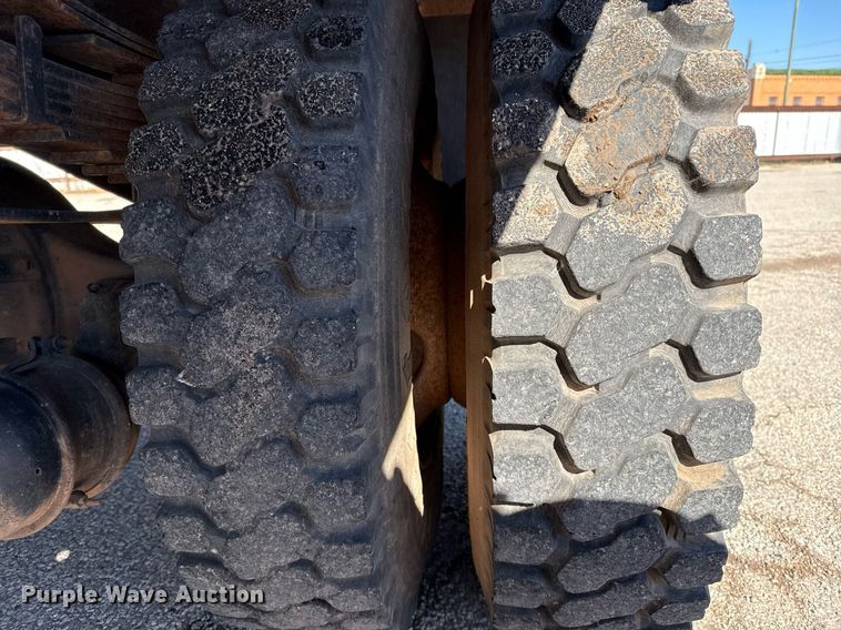 image for item ED5506 1999 International 4300 Crew Cab flatbed truck