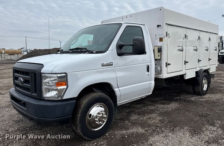 image for item EG2562 2017 Ford E450 Super Duty refrigerated truck