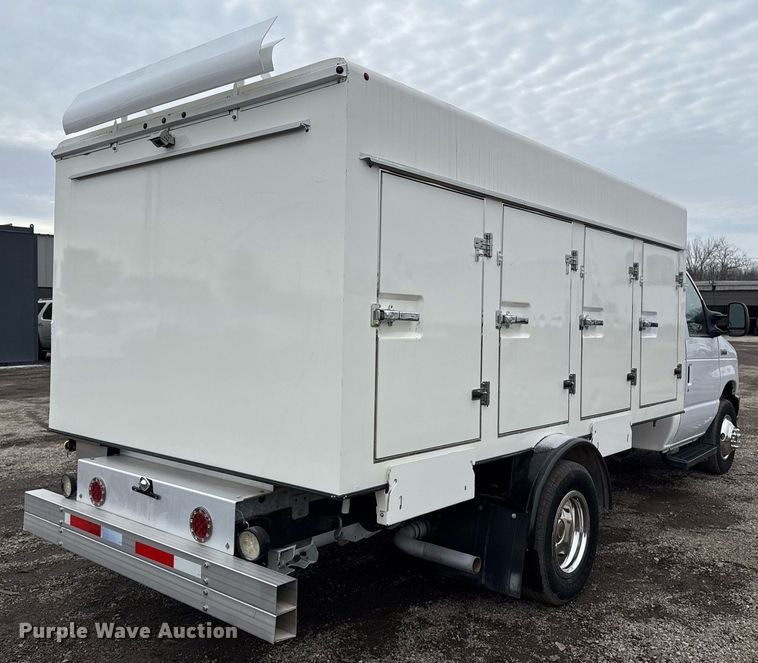 image for item EG2562 2017 Ford E450 Super Duty refrigerated truck