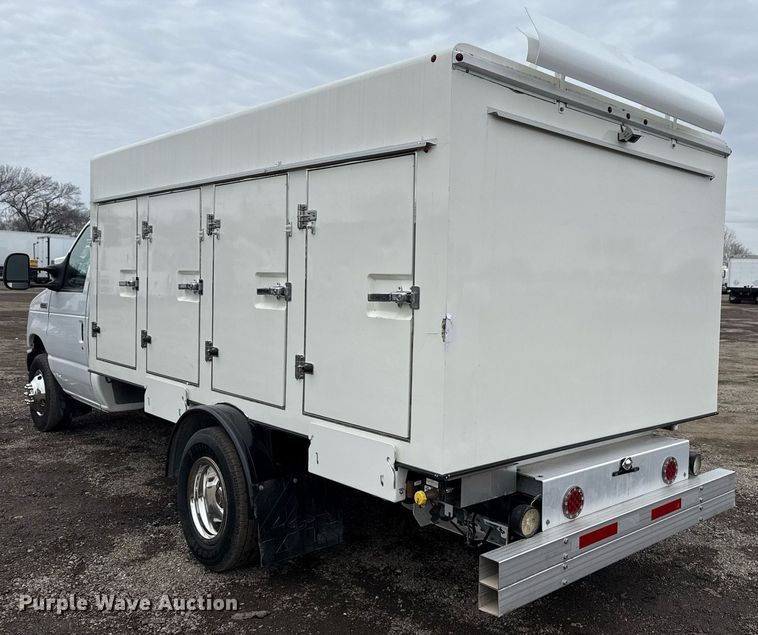 image for item EG2562 2017 Ford E450 Super Duty refrigerated truck