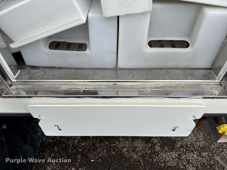 image for item EG2562 2017 Ford E450 Super Duty refrigerated truck