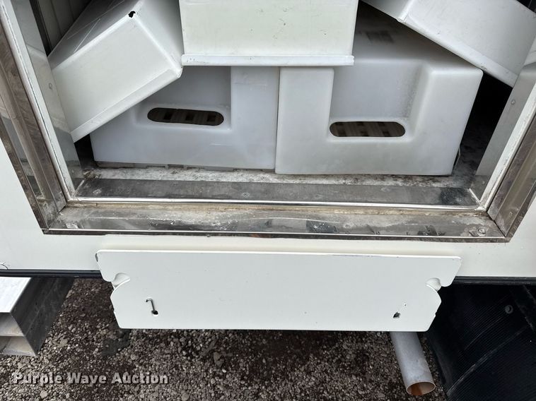 image for item EG2562 2017 Ford E450 Super Duty refrigerated truck