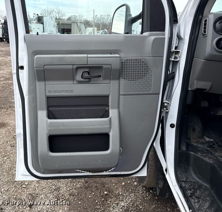 image for item EG2562 2017 Ford E450 Super Duty refrigerated truck