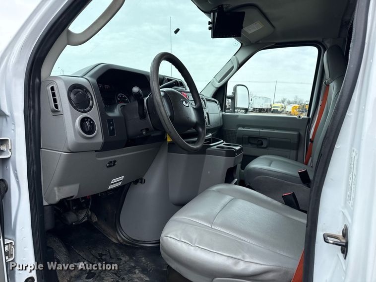 image for item EG2562 2017 Ford E450 Super Duty refrigerated truck