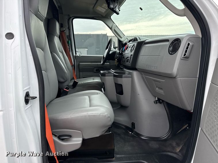 image for item EG2562 2017 Ford E450 Super Duty refrigerated truck