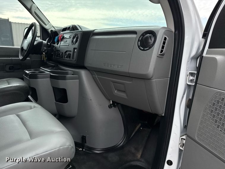 image for item EG2562 2017 Ford E450 Super Duty refrigerated truck