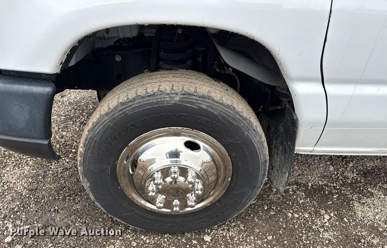 image for item EG2562 2017 Ford E450 Super Duty refrigerated truck