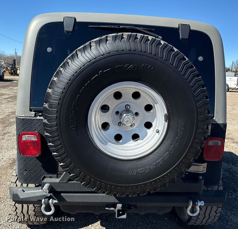 image for item EG2575 2004 Jeep Wrangler Sport SUV