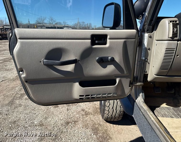 image for item EG2575 2004 Jeep Wrangler Sport SUV