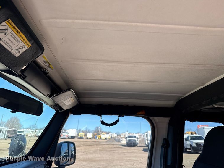 image for item EG2575 2004 Jeep Wrangler Sport SUV