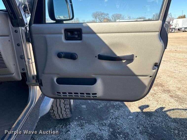 image for item EG2575 2004 Jeep Wrangler Sport SUV