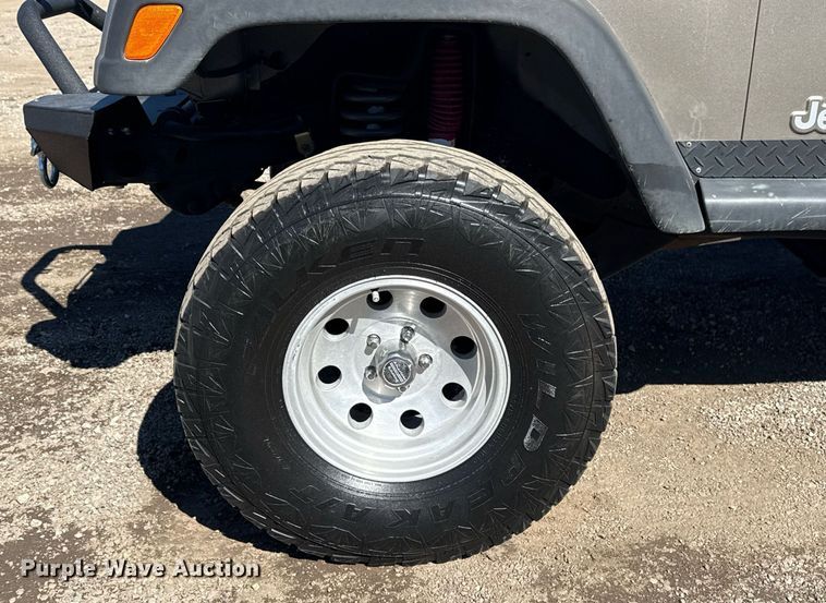 image for item EG2575 2004 Jeep Wrangler Sport SUV