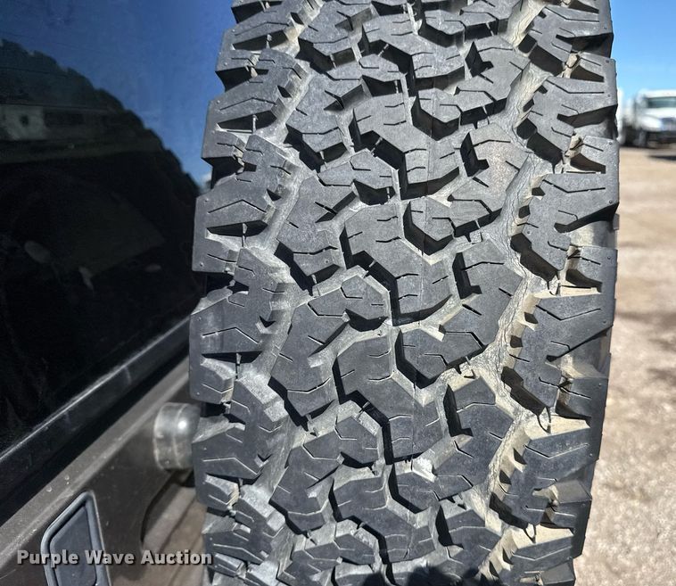 image for item EG2575 2004 Jeep Wrangler Sport SUV