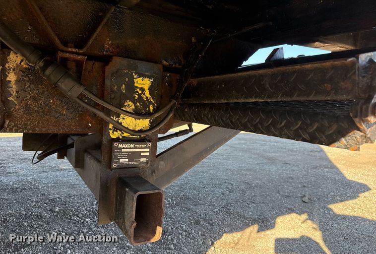 image for item EG2582 1999 Isuzu NPR box truck